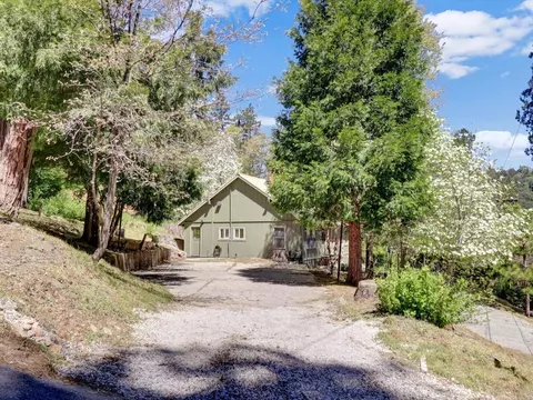 Exterior - 488 Hunt Ln, Crestline, CA 92325 photo 10 of 34