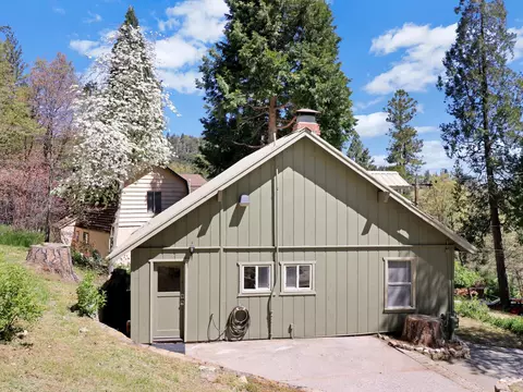 Exterior - 488 Hunt Ln, Crestline, CA 92325 photo 14 of 34