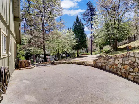 Exterior - 488 Hunt Ln, Crestline, CA 92325 photo 17 of 34