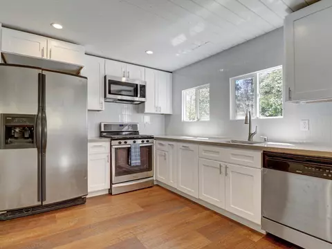 Kitchen - 488 Hunt Ln, Crestline, CA 92325 photo 8 of 11