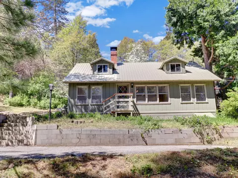 Exterior - 488 Hunt Ln, Crestline, CA 92325 photo 6 of 34
