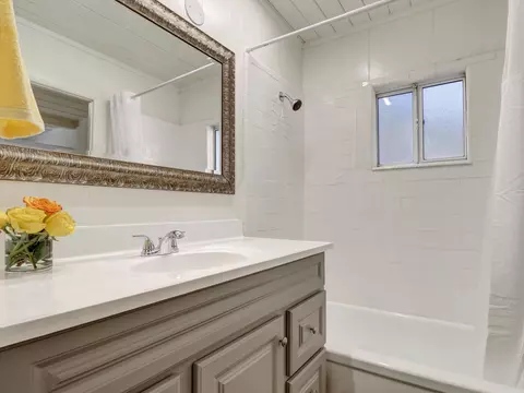 Bath - 488 Hunt Ln, Crestline, CA 92325 photo 6 of 6