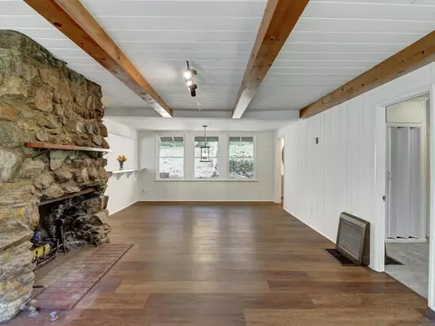 Living - 488 Hunt Ln, Crestline, CA 92325 photo 1 of 7