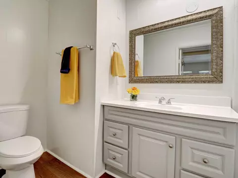 Bath - 488 Hunt Ln, Crestline, CA 92325 photo 3 of 6