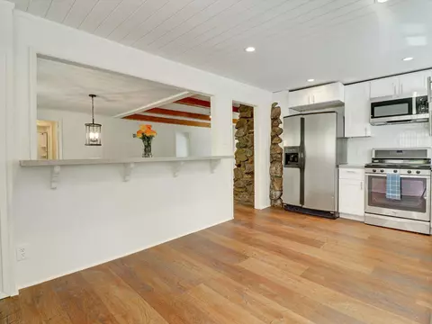 Kitchen - 488 Hunt Ln, Crestline, CA 92325 photo 11 of 11