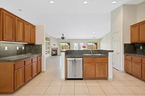 Kitchen - 47435 Calle Rosarito, Indio, CA 92201 photo 3 of 3