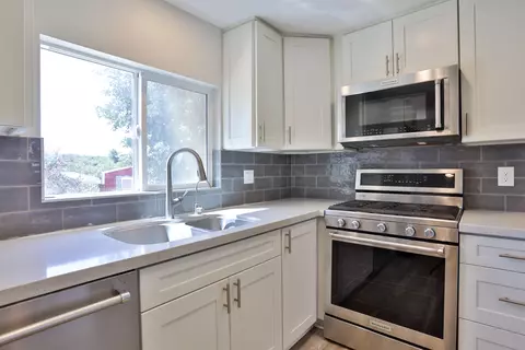 Kitchen - 39140 Howard Rd, Anza, CA 92539 photo 4 of 6
