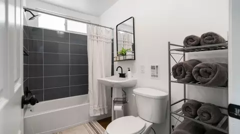 Bath - 64922 2nd St S, Joshua Tree, CA 92252 photo 4 of 4