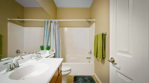 Bath - 82235 Burton Ave, Indio, CA 92201 photo 6 of 10