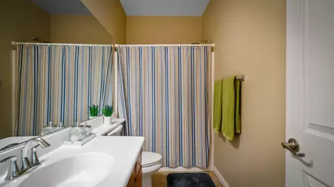 Bath - 82235 Burton Ave, Indio, CA 92201 photo 9 of 10