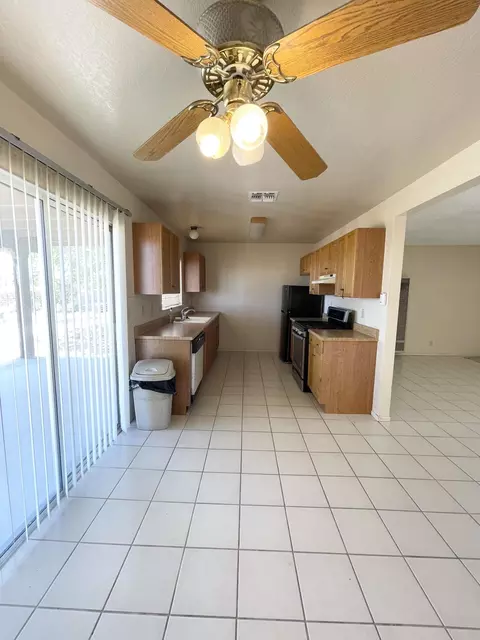 Kitchen - 6715 San Angelo Ave, Joshua Tree, CA 92252 photo 3 of 6