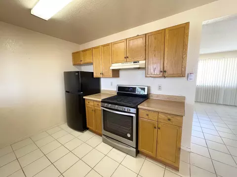 Kitchen - 6715 San Angelo Ave, Joshua Tree, CA 92252 photo 5 of 6