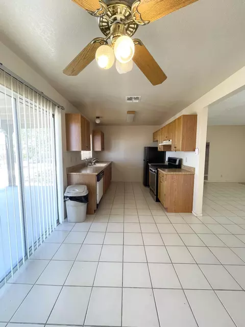 Kitchen - 6715 San Angelo Ave, Joshua Tree, CA 92252 photo 1 of 6