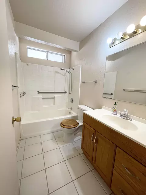 Bath - 6715 San Angelo Ave, Joshua Tree, CA 92252 photo 1 of 3