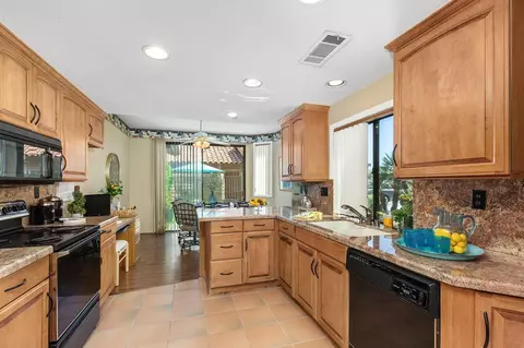 38041 Crocus Ln, Palm Desert, CA 92211