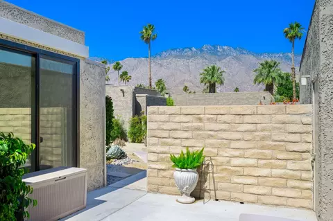 842 N Calle De Mimosas, Palm Springs, CA 92262