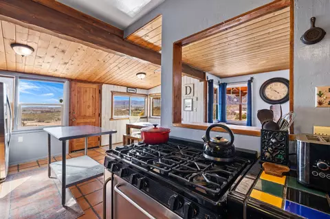 Kitchen - 73154 Sullivan Rd, Twentynine Palms, CA 92277 photo 4 of 7