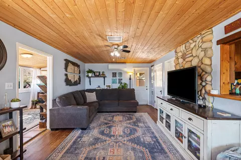 Living - 73154 Sullivan Rd, Twentynine Palms, CA 92277 photo 3 of 3