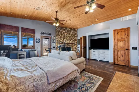 Bedroom - 73154 Sullivan Rd, Twentynine Palms, CA 92277 photo 1 of 7