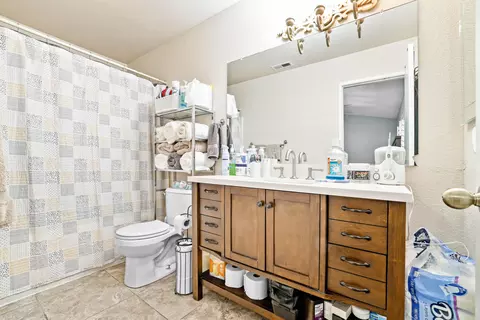 Bath - 83682 Denver Ave, Indio, CA 92201 photo 1 of 2