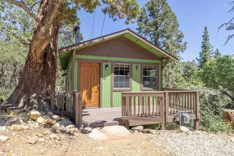 459 Pine Ln, Sugarloaf, CA 92386
