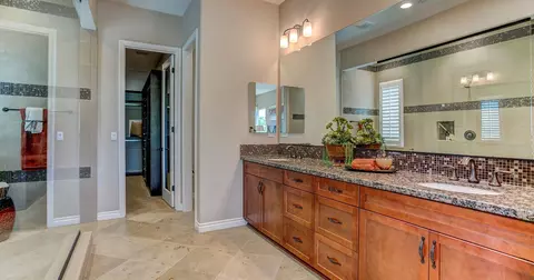 Bath - 42751 Torno Pl, Indio, CA 92203 photo 2 of 3