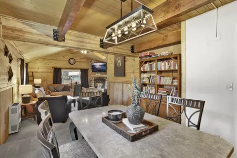 Dining - 633 Irving Way, Big Bear City, CA 92314 photo 4 of 5