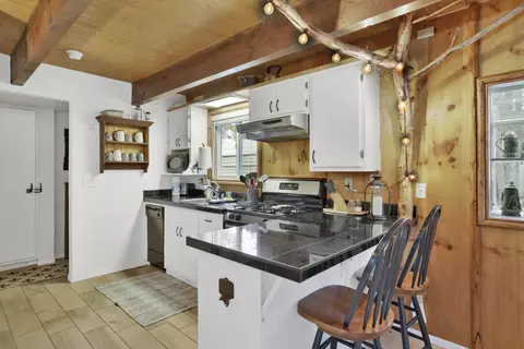 Kitchen - 633 Irving Way, Big Bear City, CA 92314 photo 2 of 2