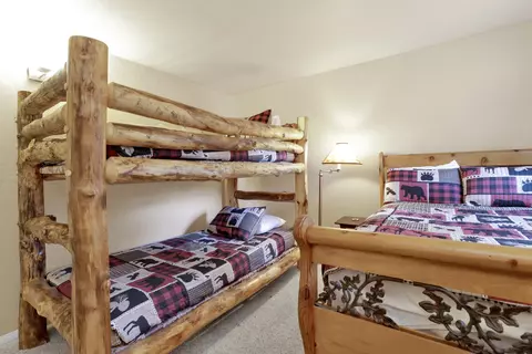 Bedroom - 633 Irving Way, Big Bear City, CA 92314 photo 3 of 4