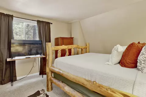 Bedroom - 633 Irving Way, Big Bear City, CA 92314 photo 2 of 4
