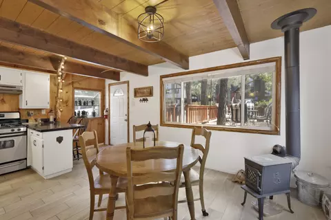 Dining - 633 Irving Way, Big Bear City, CA 92314 photo 2 of 5