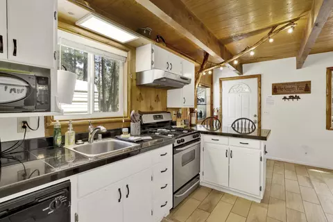 Kitchen - 633 Irving Way, Big Bear City, CA 92314 photo 1 of 2