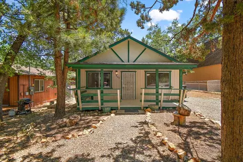 823 Orange Ave, Sugarloaf, CA 92386