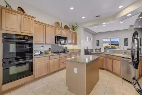 Kitchen - 43840 Salpare Pl, Indio, CA 92203 photo 2 of 5