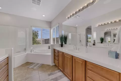 Bath - 43840 Salpare Pl, Indio, CA 92203 photo 4 of 4