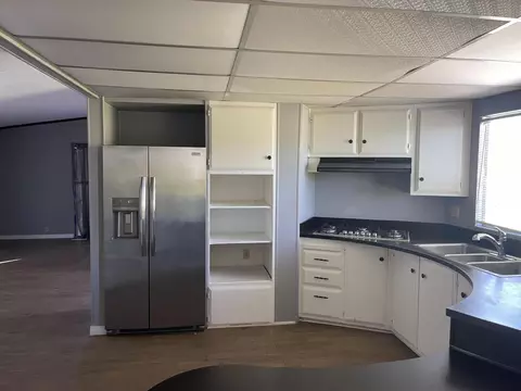 Kitchen - 72209 Shell Dr, Mecca, CA 92254 photo 2 of 3