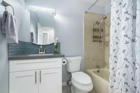 Bath - 83309 Emerald Ave, Indio, CA 92201 photo 3 of 3