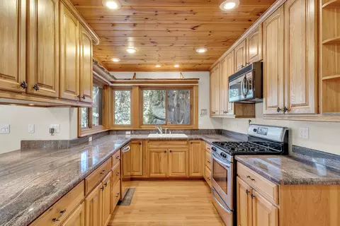 Kitchen - 53655 Double View Dr, Idyllwild, CA 92549 photo 2 of 6