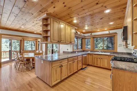 Kitchen - 53655 Double View Dr, Idyllwild, CA 92549 photo 3 of 6