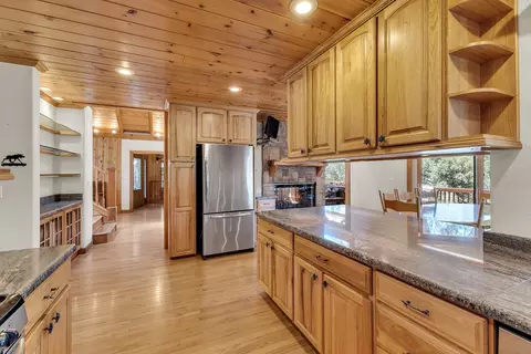 Kitchen - 53655 Double View Dr, Idyllwild, CA 92549 photo 6 of 6