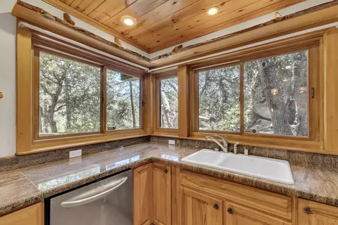 Kitchen - 53655 Double View Dr, Idyllwild, CA 92549 photo 5 of 6