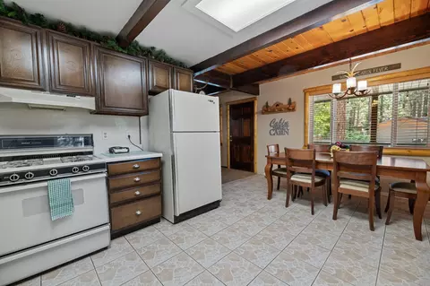 Kitchen - 416 Dorset Dr, Big Bear City, CA 92314 photo 1 of 2