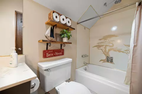 Bath - 416 Dorset Dr, Big Bear City, CA 92314 photo 3 of 3