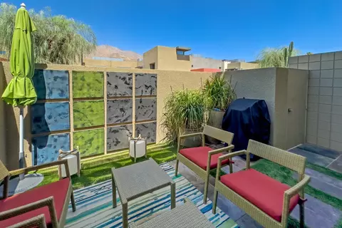 727 E Arenas Rd, Palm Springs, CA 92262