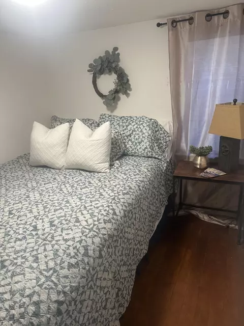 Bedroom - 29335 Pine Dr, Cedar Glen, CA 92321 photo 3 of 3