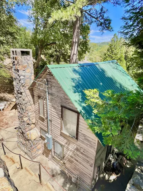 29335 Pine Dr, Cedar Glen, CA 92321