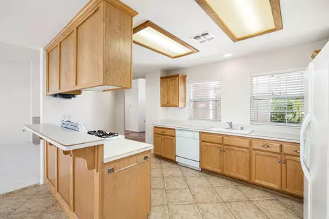 Kitchen - 57146 Millstone Dr, Yucca Valley, CA 92284 photo 1 of 3