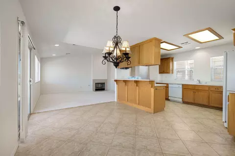 Living - 57146 Millstone Dr, Yucca Valley, CA 92284 photo 4 of 6