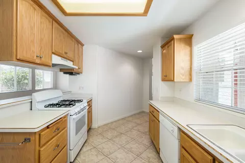 Kitchen - 57146 Millstone Dr, Yucca Valley, CA 92284 photo 3 of 3