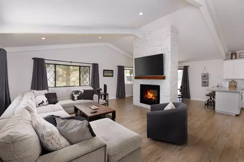 234 Oriole Dr, Big Bear Lake, CA 92315